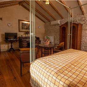 5 Bedroom Istrian Villa Estate with Large Pool and Gardens near Barban, Sleeps 12